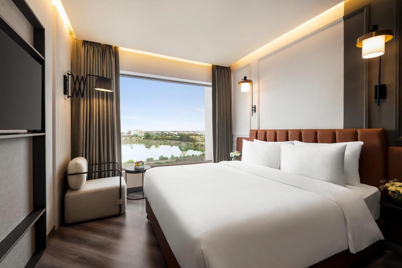 Ramada Encore By Wyndham Indore Nipania Eksteriør bilde