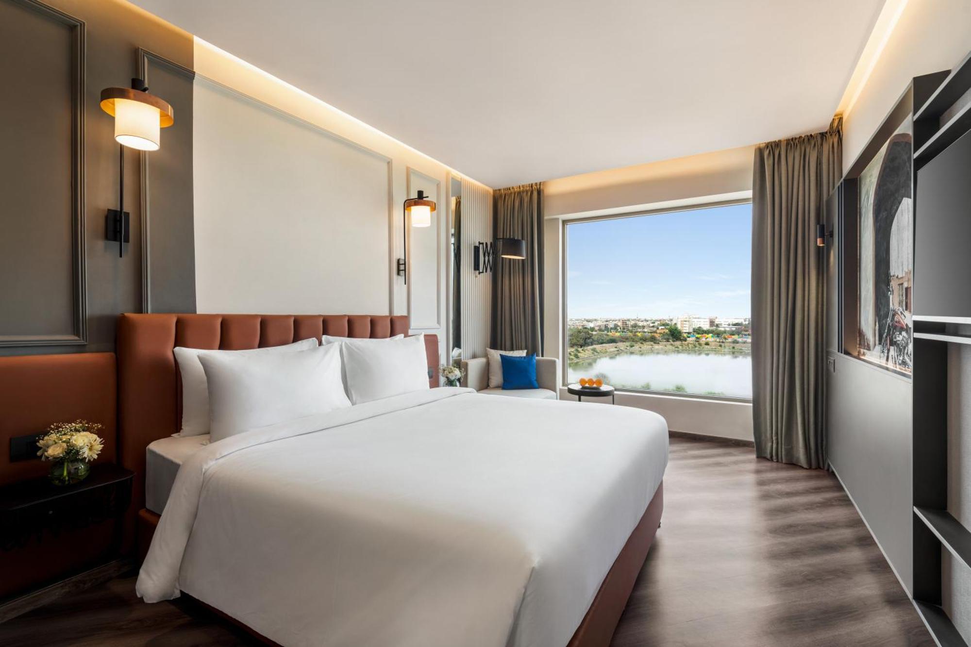 Ramada Encore By Wyndham Indore Nipania Eksteriør bilde